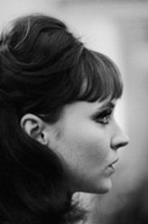 安娜·卡里娜安娜·卡里娜