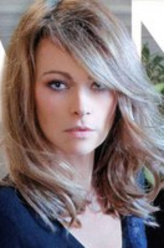 乔安娜·帕库拉乔安娜·帕库拉